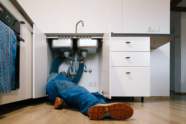 Professional Emergency Plumber technician working in Roxana, KY